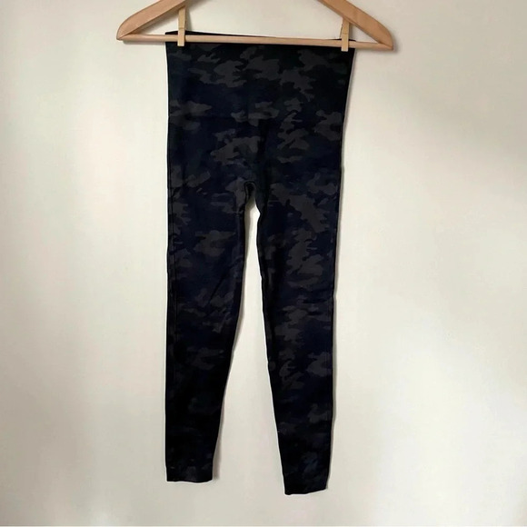 Spanx EcoCare Seamless Leggings Black Camo - Picture 8 of 8